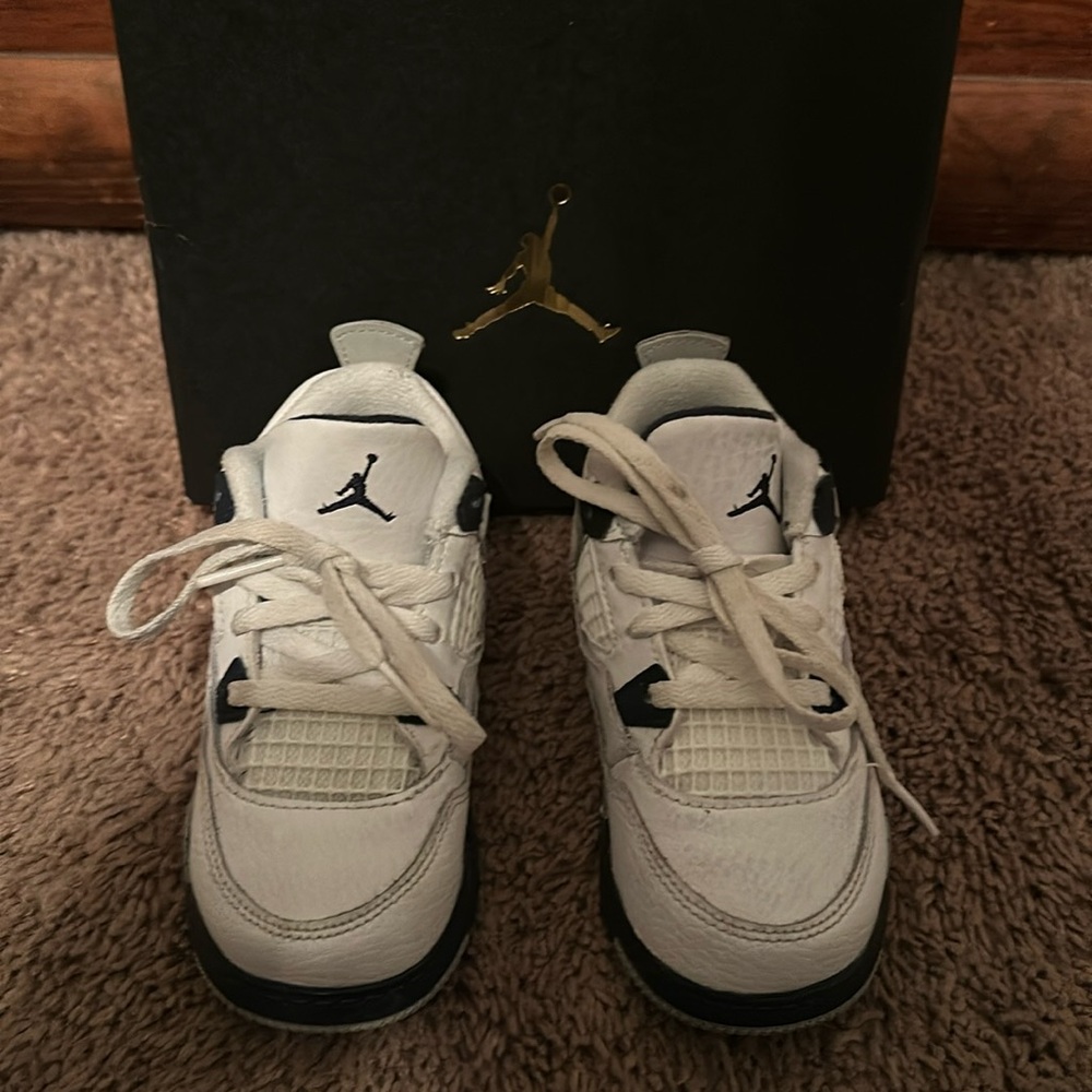 Jordan 4 Retro “Midnight Navy”